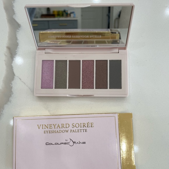 VINEYARD SOIRÉE Coloured Raine SHADOW PALETTE - Picture 4 of 4